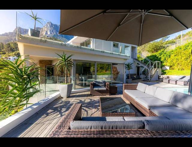 8 BEDROOM HOUSE FOR SALE IN LLANDUDNO
